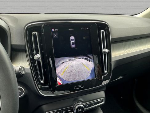 Used 2024 Volvo XC40 B5 Core AWD/4WD image 16