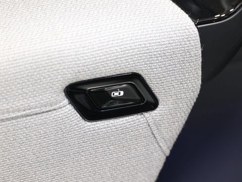 Used 2023 BMW i7 xDrive60 AWD/4WD image 49