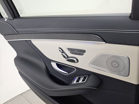 Used 2019 Mercedes-Benz S 560 Sedan image 23