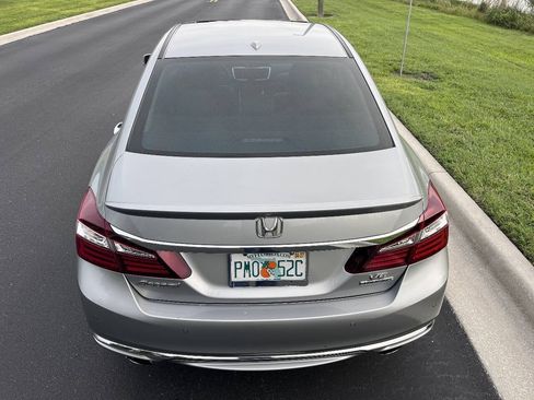 Used 2017 Honda Accord Touring image 9