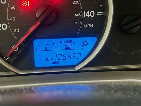 Used 2015 Toyota RAV4 LE image 18