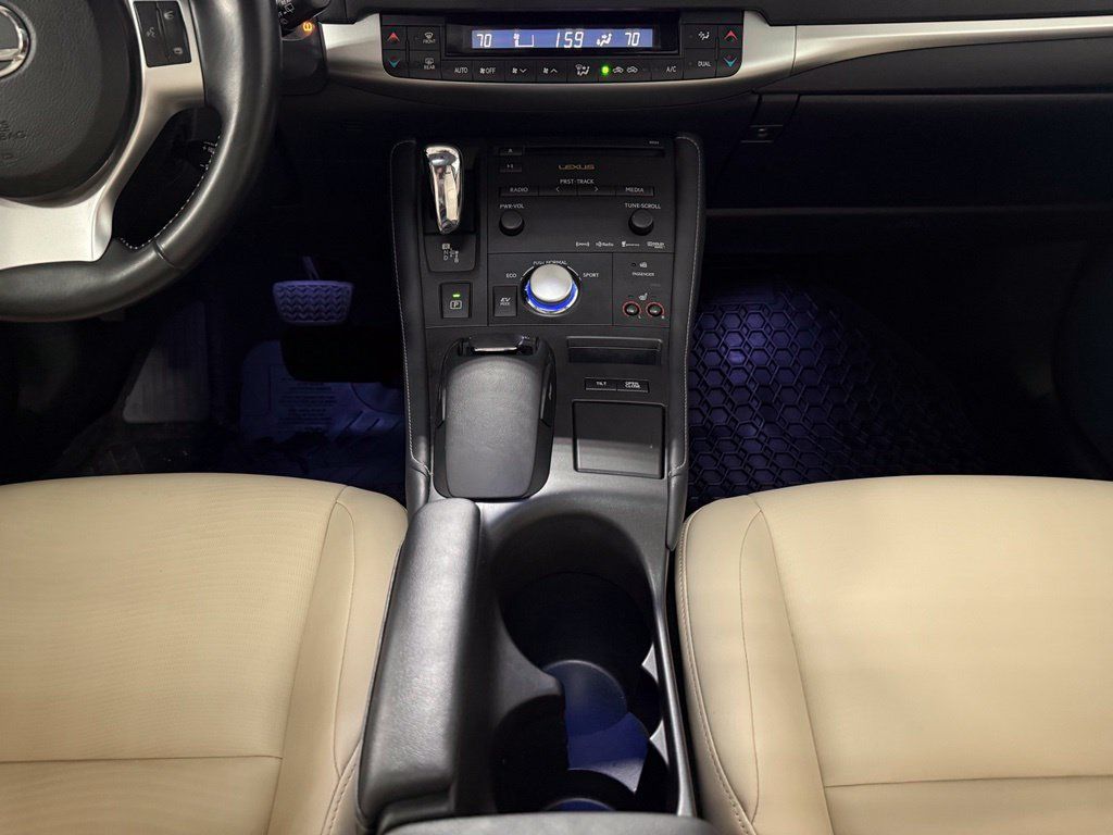 Used 2013 Lexus CT 200h w/ Premium Pkg w/Navigation FWD image 13
