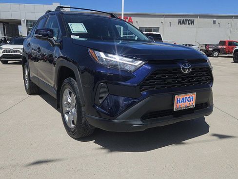 Used 2025 Toyota RAV4 XLE AWD/4WD image 4