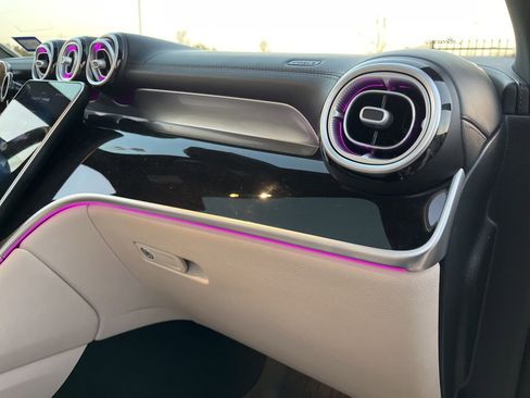 Used 2025 Mercedes-Benz GLC 300 4MATIC image 29