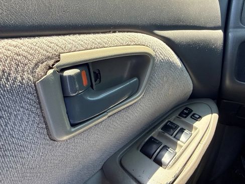 Used 2000 Toyota Camry CE FWD image 17