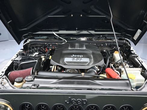 Used 2012 Jeep Wrangler Unlimited Sahara image 32