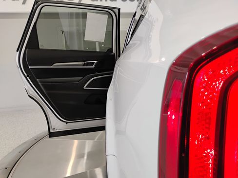 Used 2021 Kia Telluride S image 98