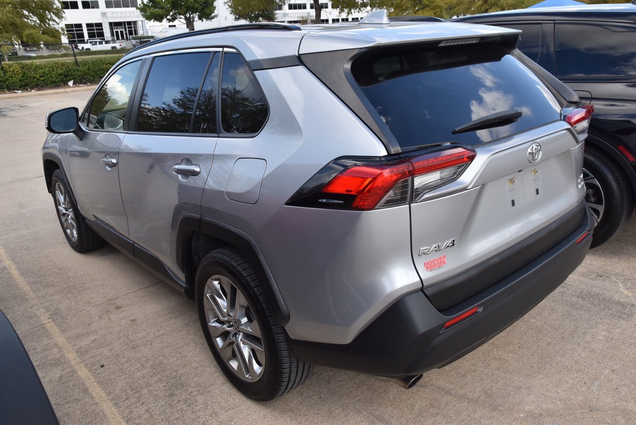 Used 2020 Toyota RAV4 XLE Premium AWD/4WD image 7