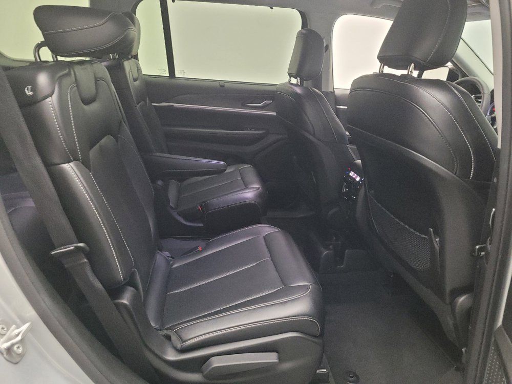 Used 2023 Jeep Grand Cherokee L Limited w/ Luxury Tech Group II AWD/4WD image 19