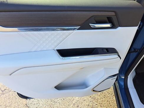 Used 2024 GMC Acadia Denali image 13