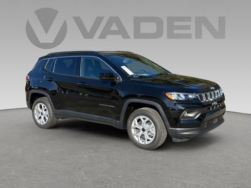 New 2026 Jeep Compass Latitude image 1