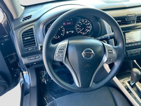 Used 2014 Nissan Altima 2.5 S w/ Sport Value Package FWD image 11