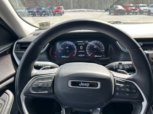 Used 2022 Jeep Grand Cherokee Laredo w/ Luxury Tech Group I image 11