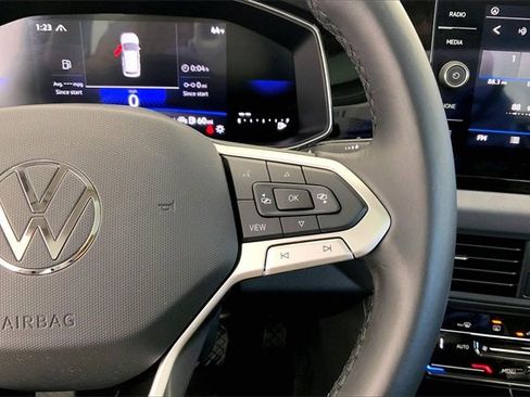 Used 2025 Volkswagen Jetta SE image 19