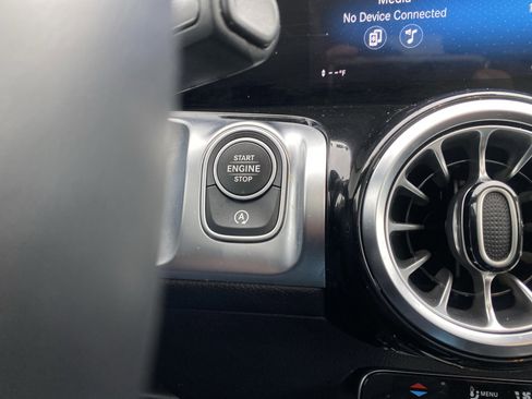 Used 2023 Mercedes-Benz GLB 250 4MATIC image 18