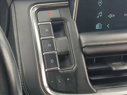 Used 2022 Chevrolet Suburban Z71 AWD/4WD image 12