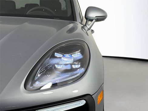 Certified 2026 Porsche Macan AWD/4WD image 15