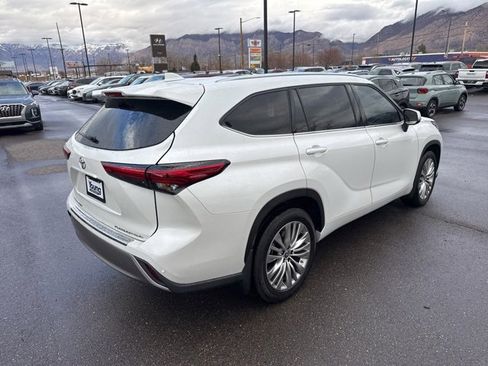 Used 2023 Toyota Highlander Platinum image 5