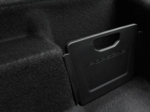 Used 2025 Porsche Macan Electric RWD image 42