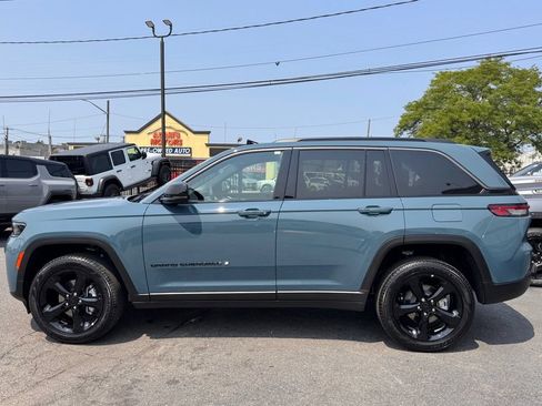 New 2026 Jeep Grand Cherokee Limited w/ Limited Altitude Package AWD/4WD image 4