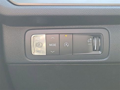 Used 2025 Chevrolet Traverse LT w/ Enhanced Driving Package image 17