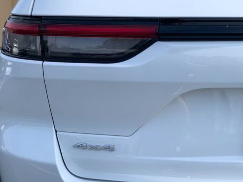 New 2026 Jeep Grand Cherokee Laredo image 9