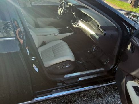 Used 2018 Lexus LS 500 w/ Luxury Package RWD image 25