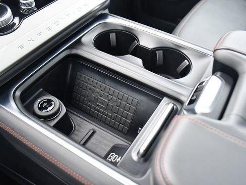 Used 2025 Ford Expedition Active image 37