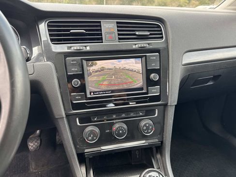 Used 2021 Volkswagen Golf 4-Door image 24