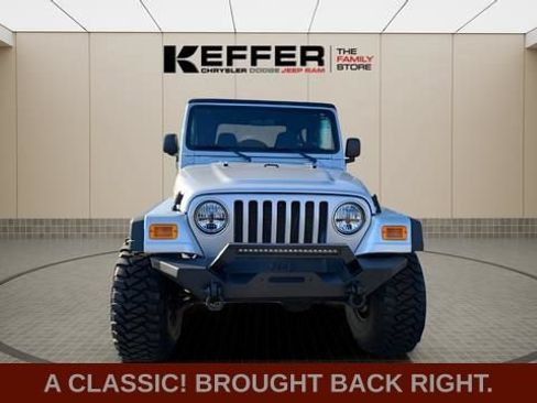 Used 2004 Jeep Wrangler 4WD image 9