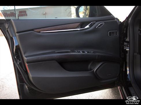 Used 2018 Maserati Quattroporte S image 25