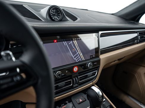 Certified 2026 Porsche Macan S AWD/4WD image 14