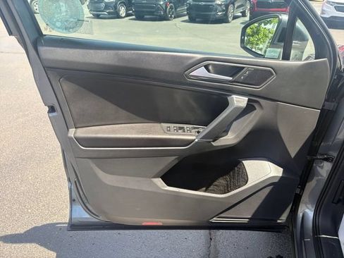 Used 2020 Volkswagen Tiguan SE FWD image 17