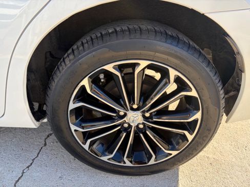 Used 2018 Toyota Corolla LE image 18