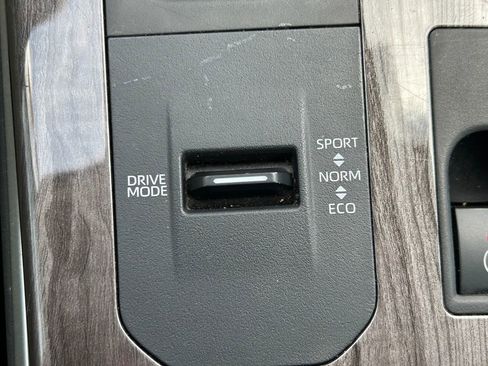 Used 2024 Toyota Highlander Platinum image 33