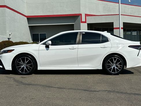 Used 2024 Toyota Camry SE FWD image 9