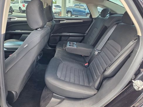 Used 2020 Ford Fusion SE FWD image 7