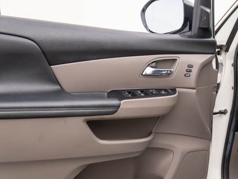 Used 2014 Honda Odyssey Touring Elite image 17