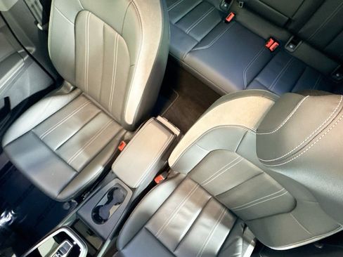 Used 2024 Audi Q4 e-tron Premium Plus image 18