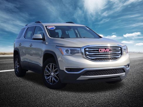 Used 2017 GMC Acadia SLT FWD image 2