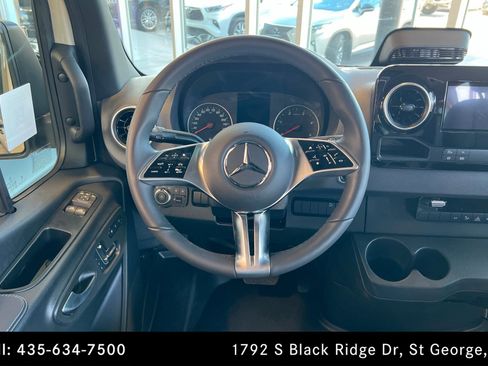 Used 2025 Mercedes-Benz Sprinter 2500 image 9