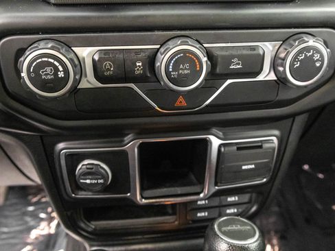 Used 2021 Jeep Gladiator Sport image 28