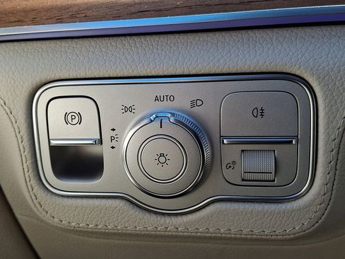 Used 2023 Mercedes-Benz GLS 450 4MATIC image 23