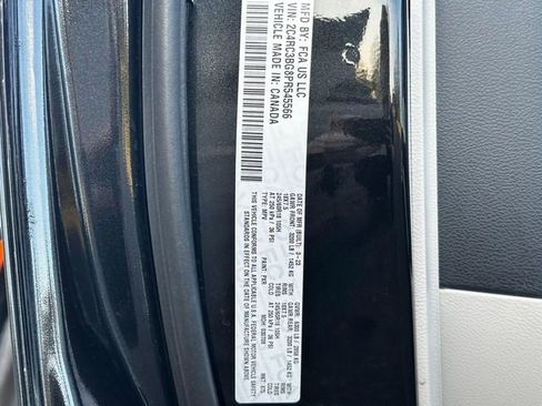 Used 2023 Chrysler Pacifica Touring-L AWD/4WD image 34