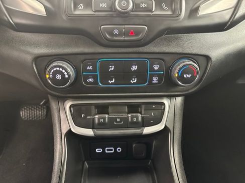 Used 2024 GMC Terrain SLE FWD image 23
