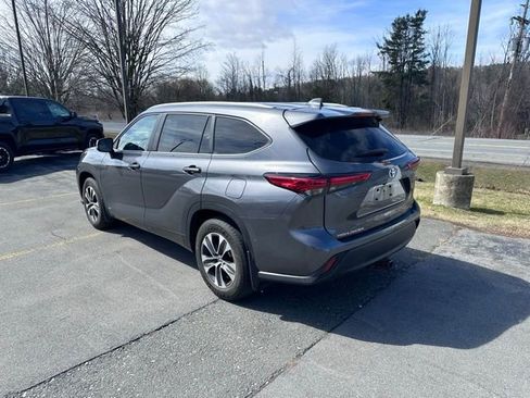 Used 2023 Toyota Highlander XLE image 5