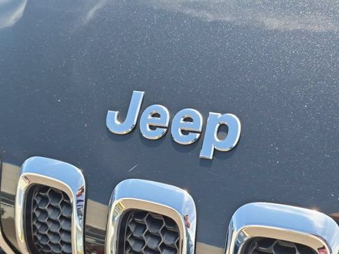 Used 2015 Jeep Cherokee Latitude FWD image 32