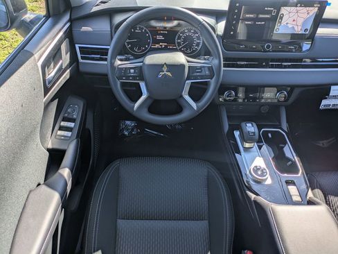 New 2026 Mitsubishi Outlander ES FWD image 14