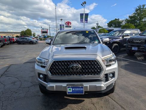 Used 2018 Toyota Tacoma TRD Sport w/ Exterior Package AWD/4WD image 11