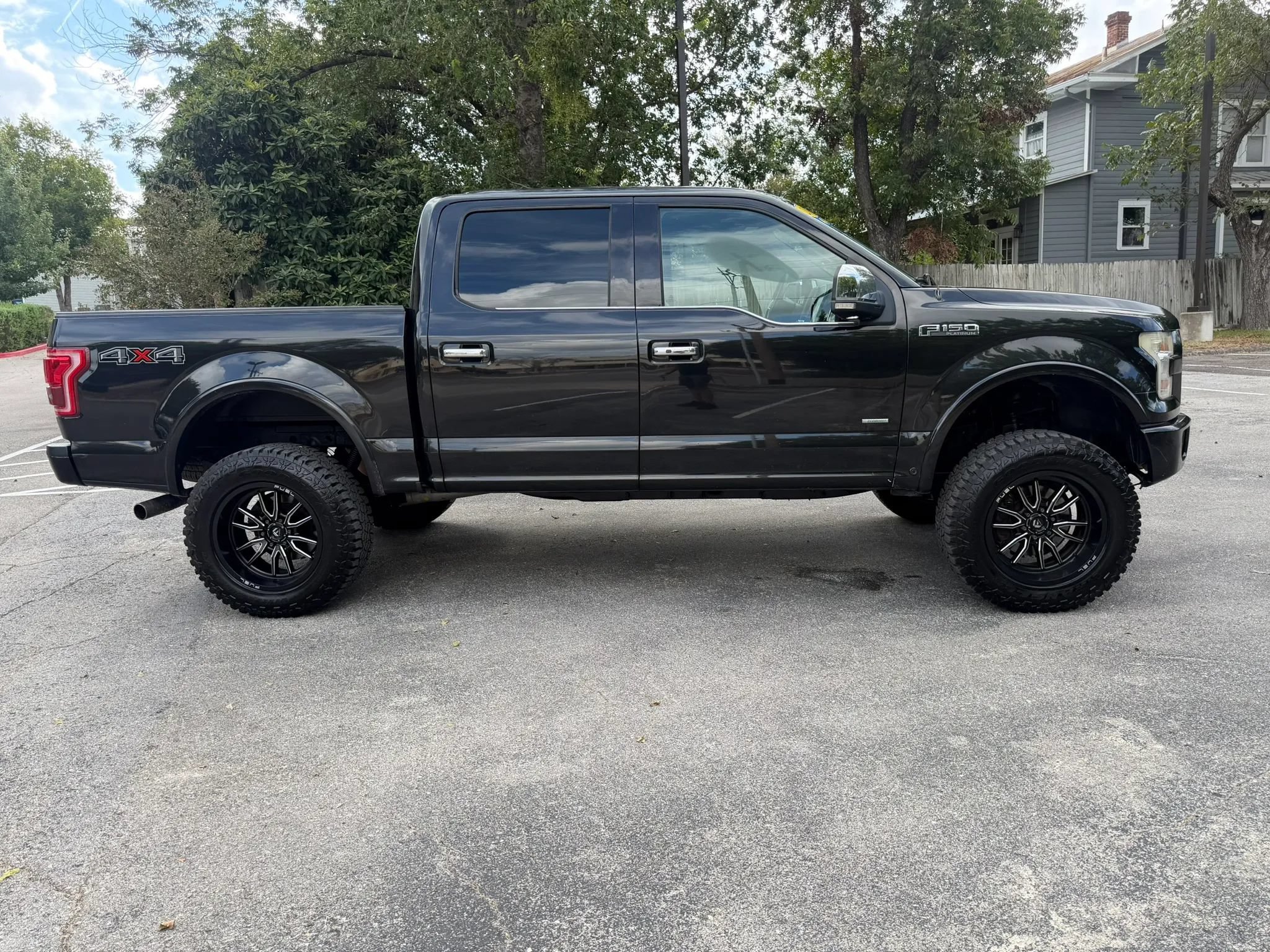 Used 2015 Ford F150 Platinum w/ Equipment Group 701A Luxury AWD/4WD image 4